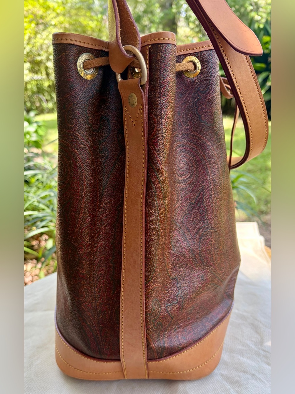 Vtg. ETRO MILANO RED PAISLEY Coated Canvas and Leather Adjustable Shoulder Bag - Picture 13 of 16